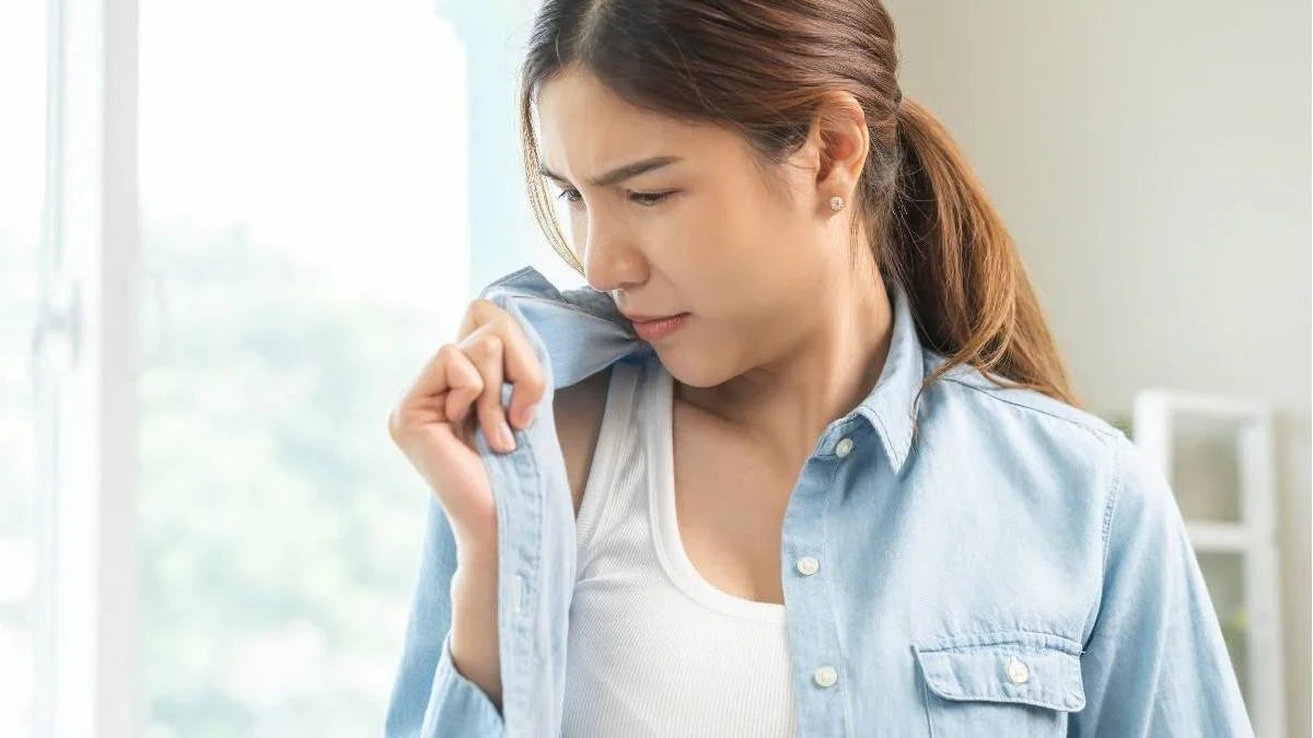 8 clevere Wege, muffigen Geruch aus Kleidung zu entfernen – ganz ohne Waschen